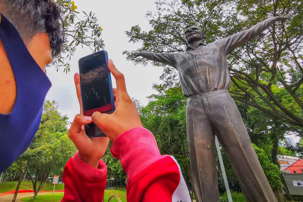 Patung Yuri Gagarin...