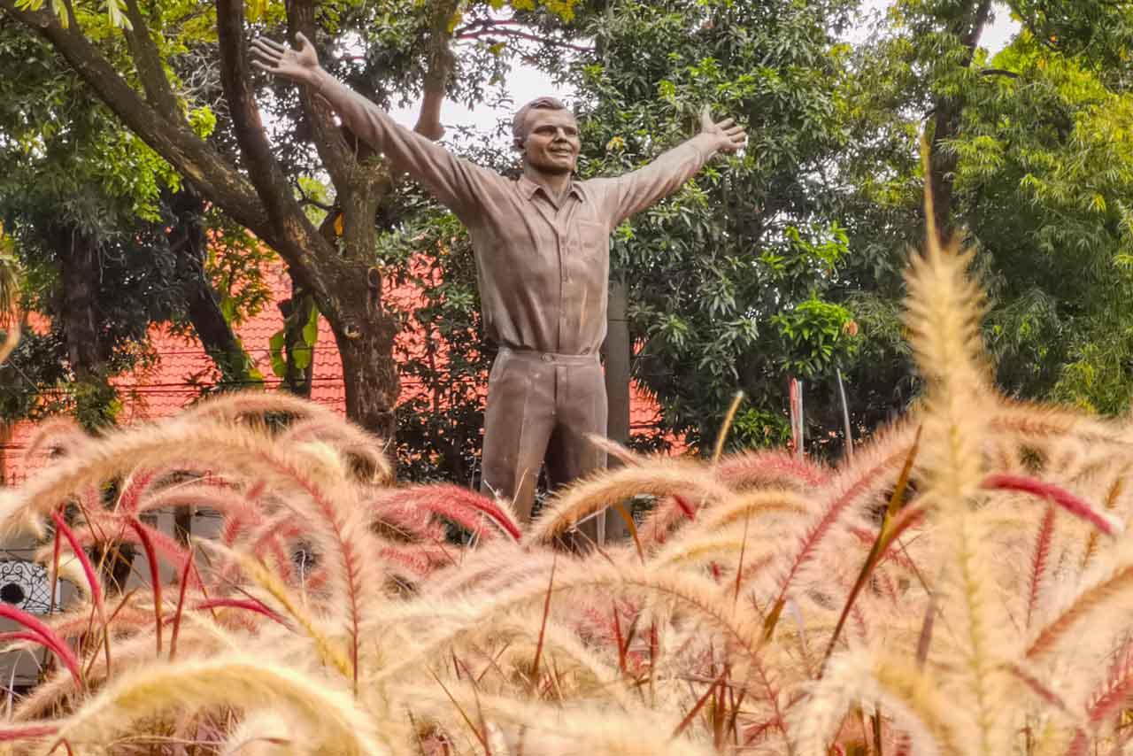 Patung Yuri Gagarin...