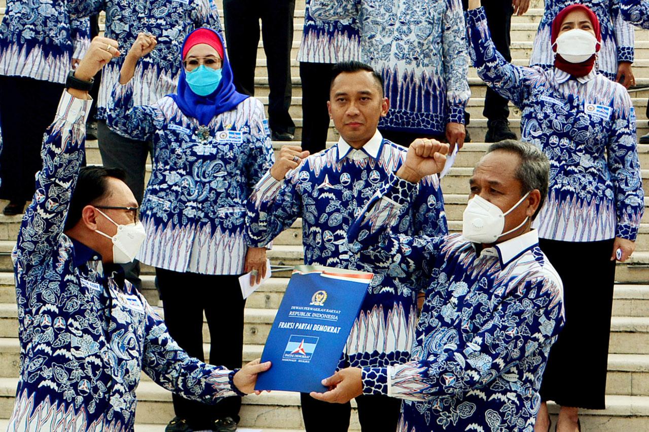 Ibas Pimpin Sumpah Ikrar...