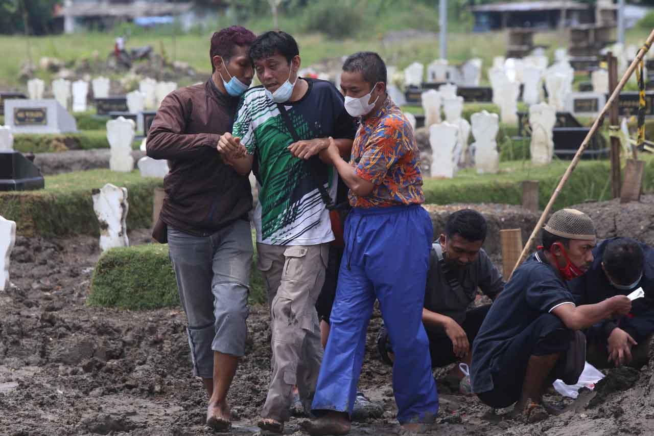 Isak Tangis Pecah di...