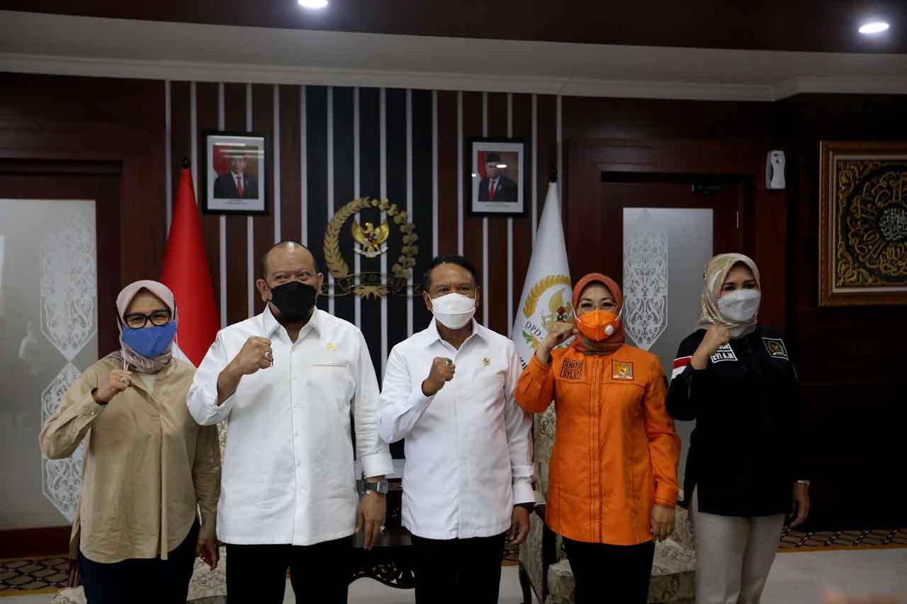 Bahas PON XX 2021, Menpora...