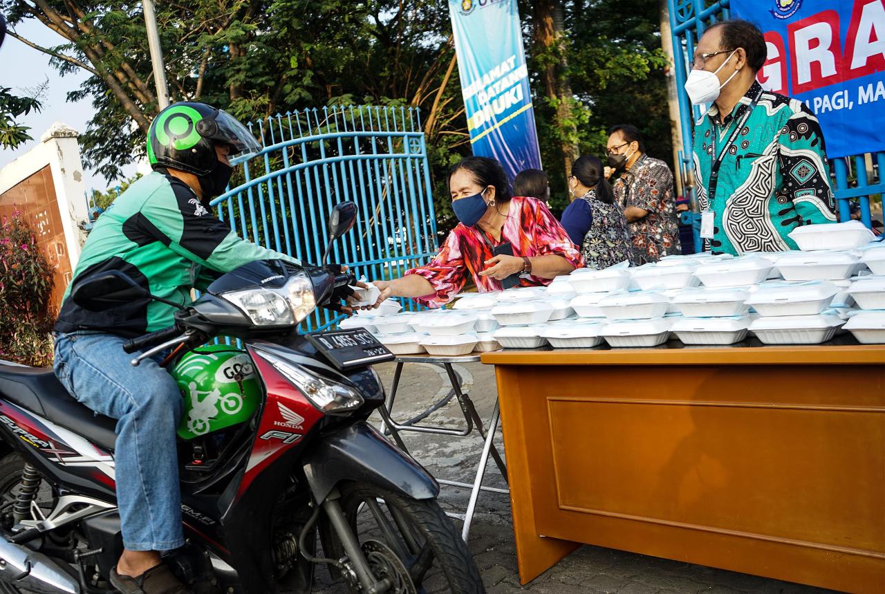 Berbagi Peduli di Tengah...