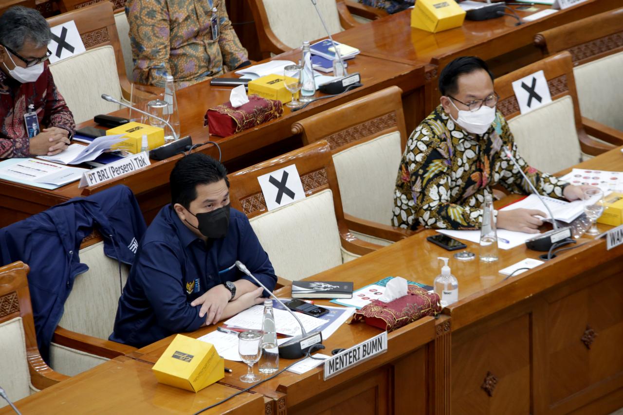 Rapat Kerja BUMN dengan...
