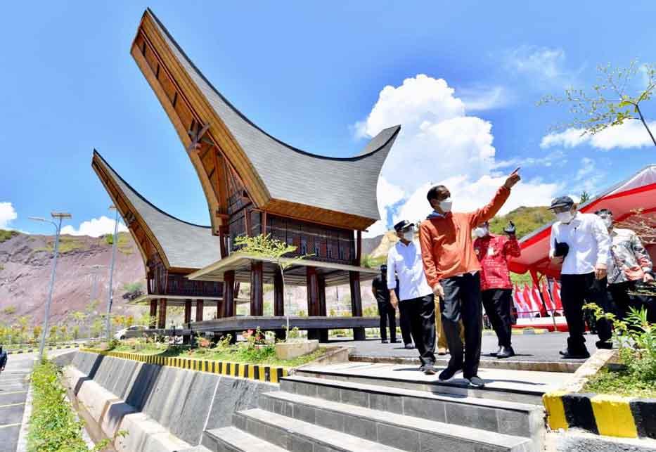 Presiden Jokowi Resmikan...