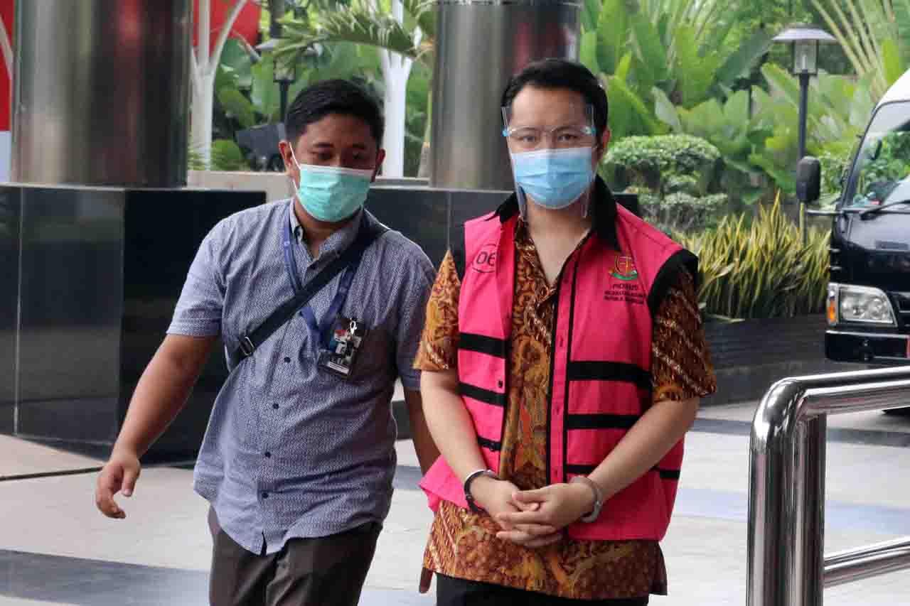 Tersangka Kasus Korupsi...