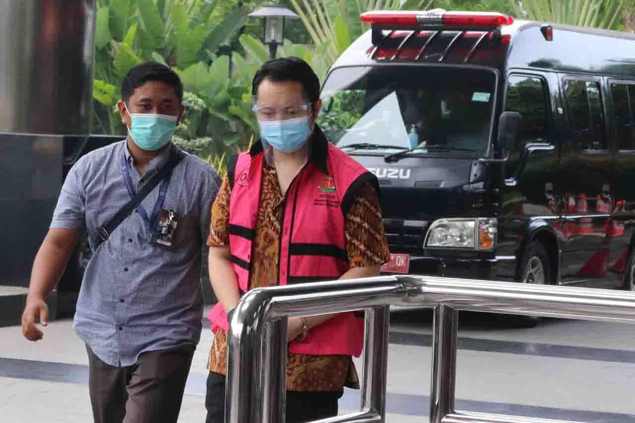 Tersangka Kasus Korupsi...