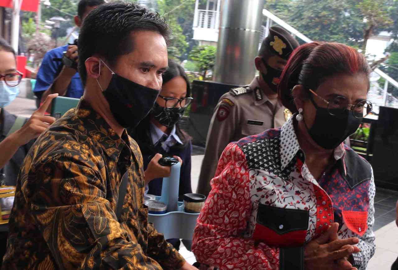 Susi Pudjiastuti Sambangi...