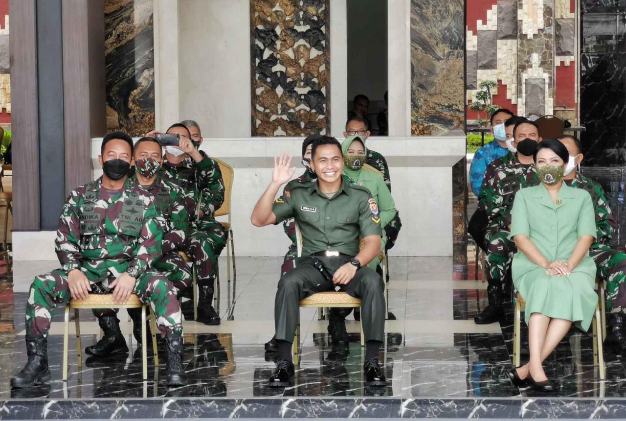 Didampingi Kasad Andika,...
