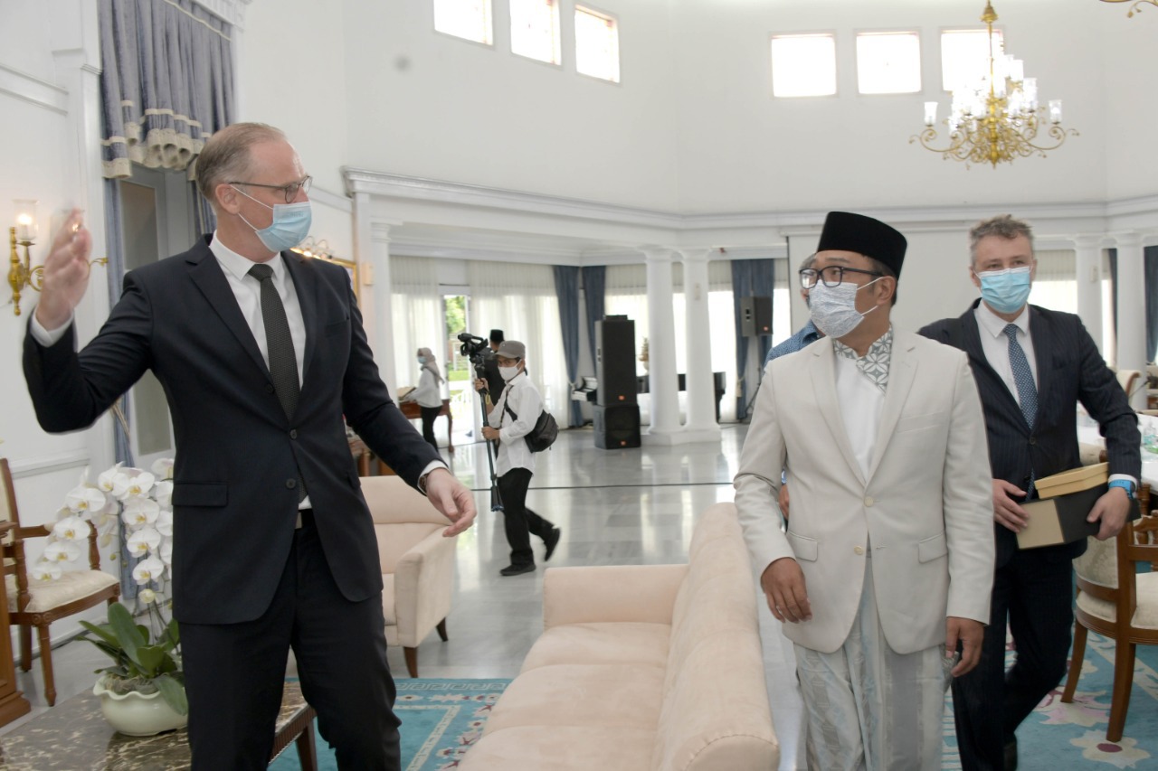 Bahas Kerjasama Ekonomi,...