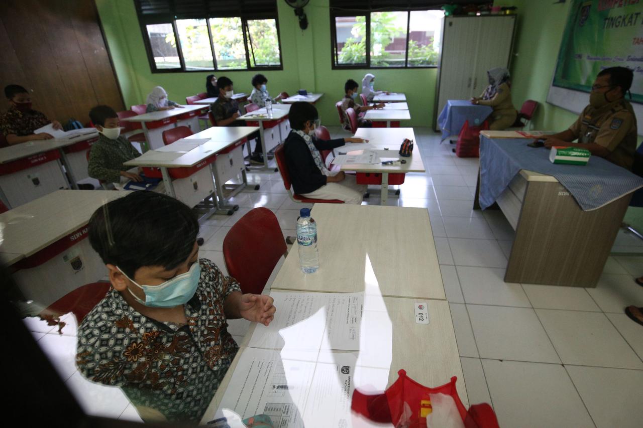 Adu Prestasi di Tengah...