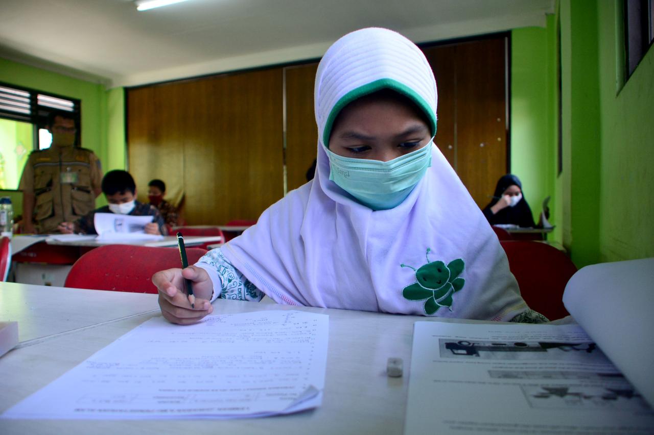 Adu Prestasi di Tengah...