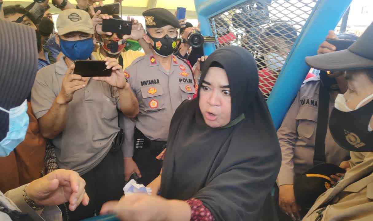 Dihadang Masuk ke Ruang...