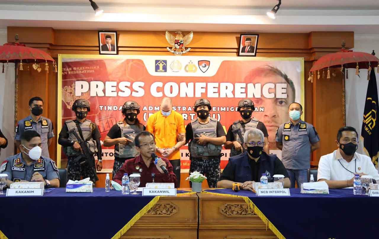 Siang Ini, Buronan Interpol...