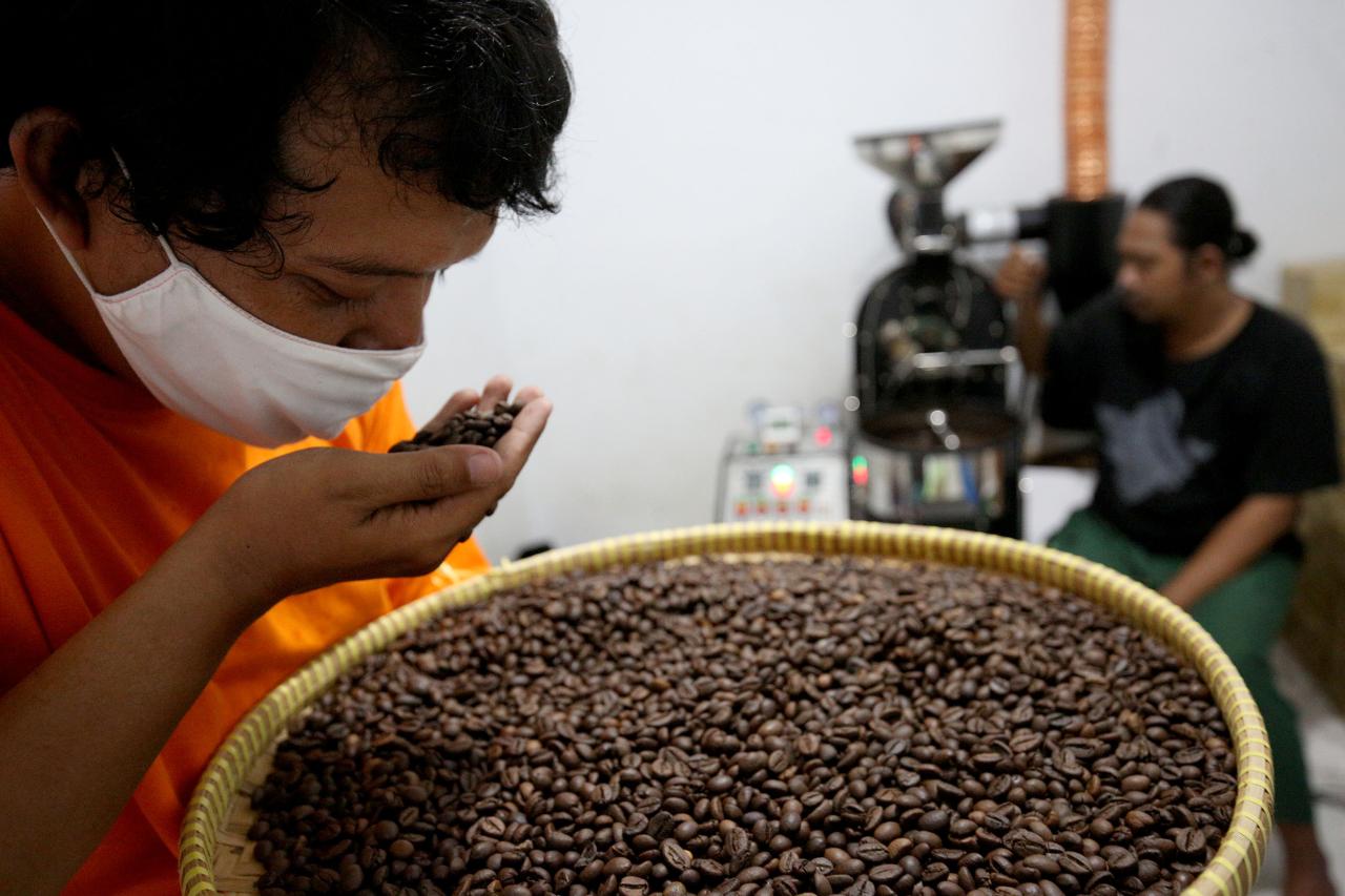 Target Produksi Kopi...