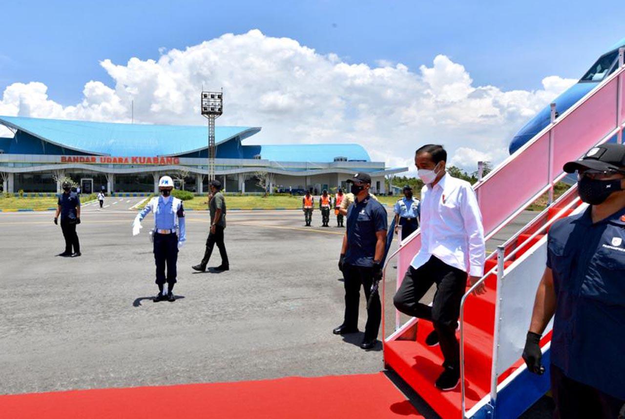 Jokowi Resmikan Terminal...