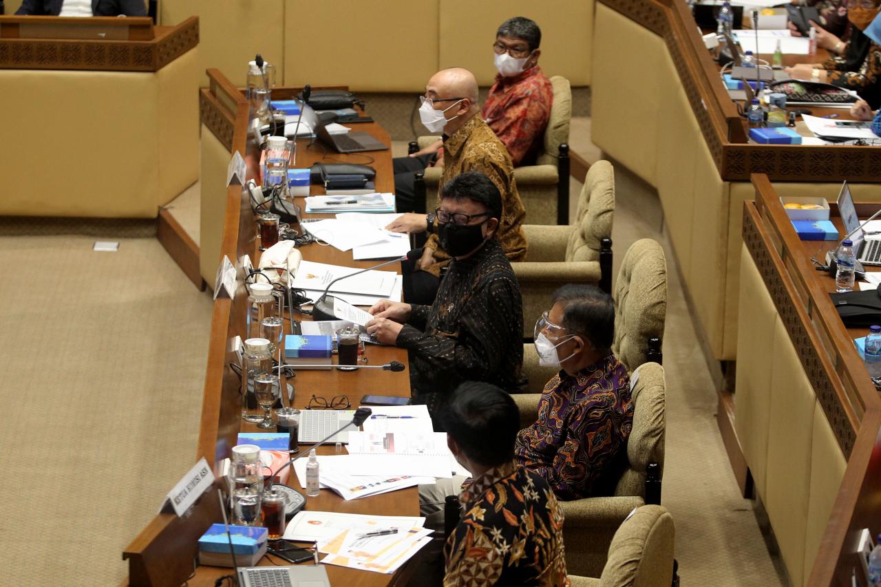 DPR dan Menpanrb Bahas...