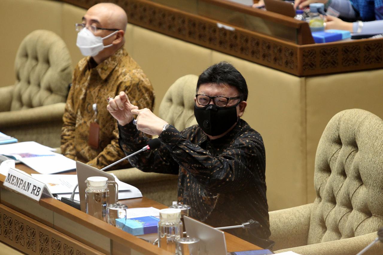 DPR dan Menpanrb Bahas...