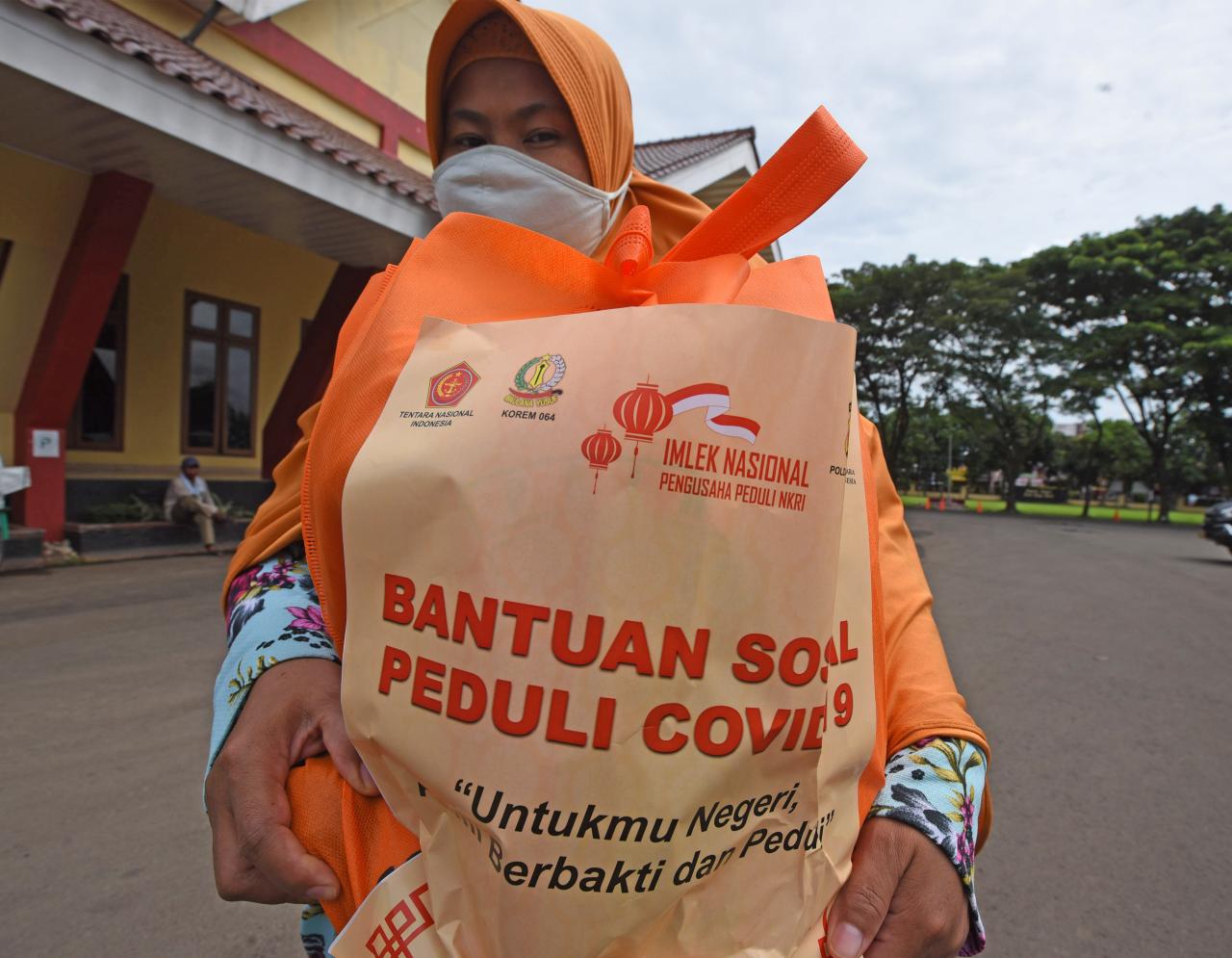 Penyaluran Bansos untuk...