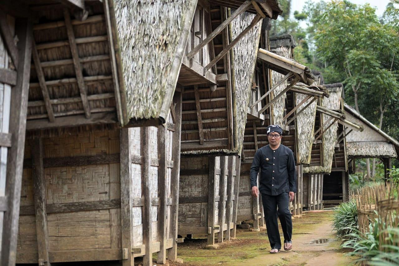 Kang Emil Sapa Masyarakat...