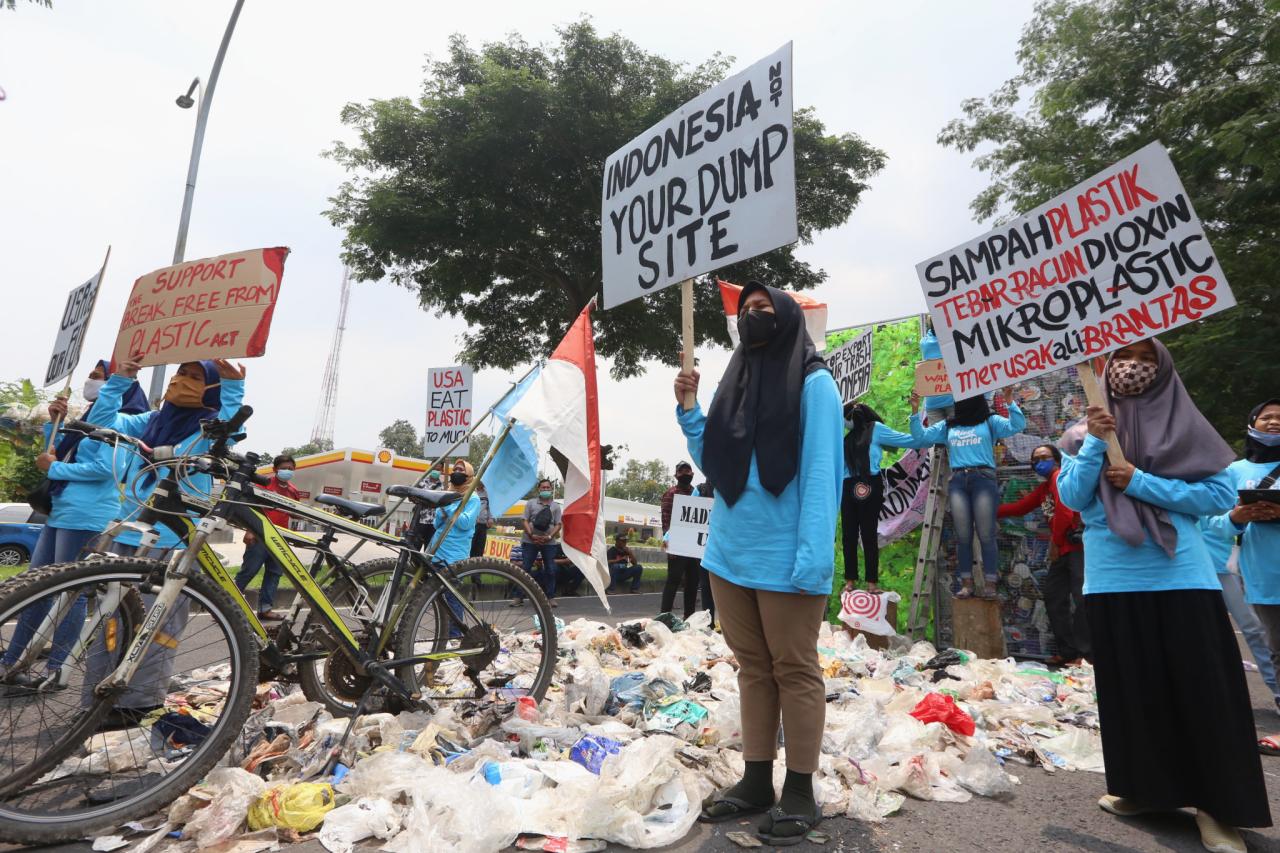 Protes Sampah dari Amerika,...