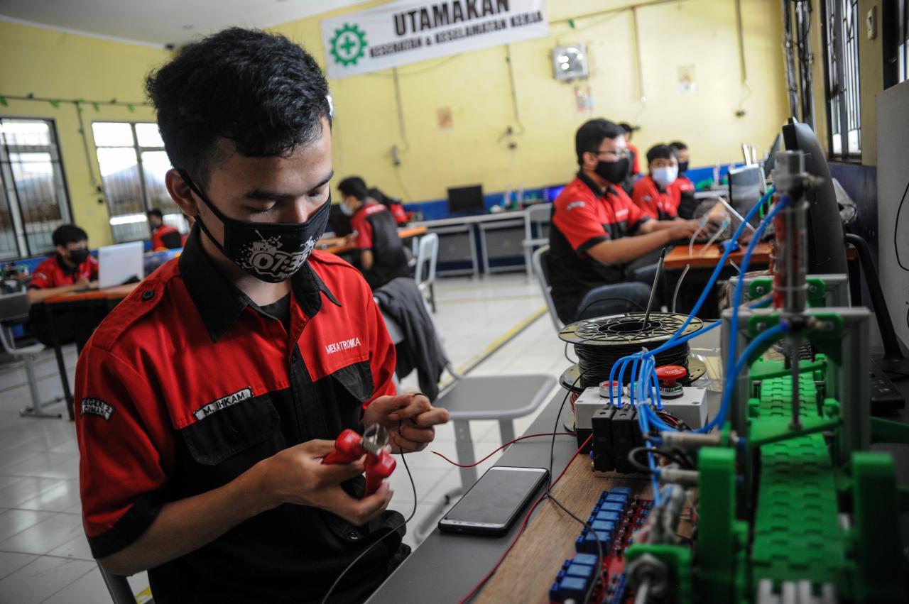 Persiapan Uji Kompetensi...