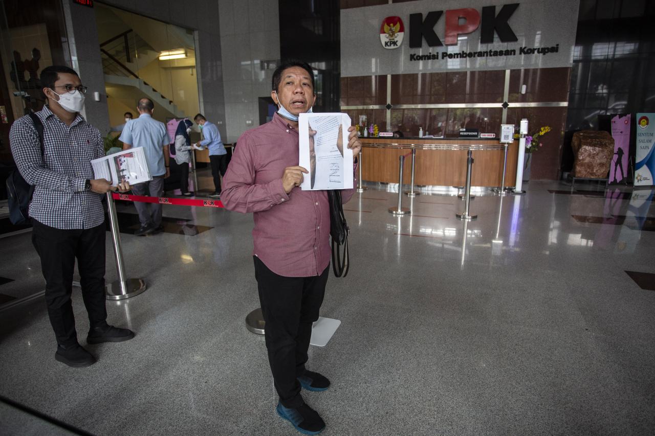 KPK Periksa Effendi...