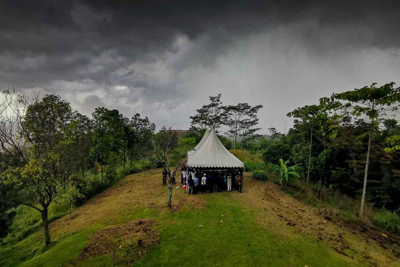 Awan Hitam Selimuti...