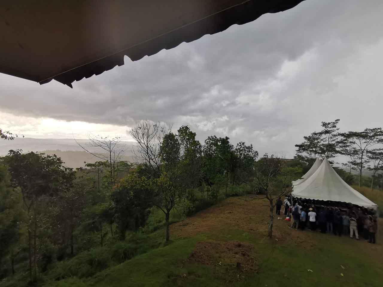 Awan Hitam Selimuti...