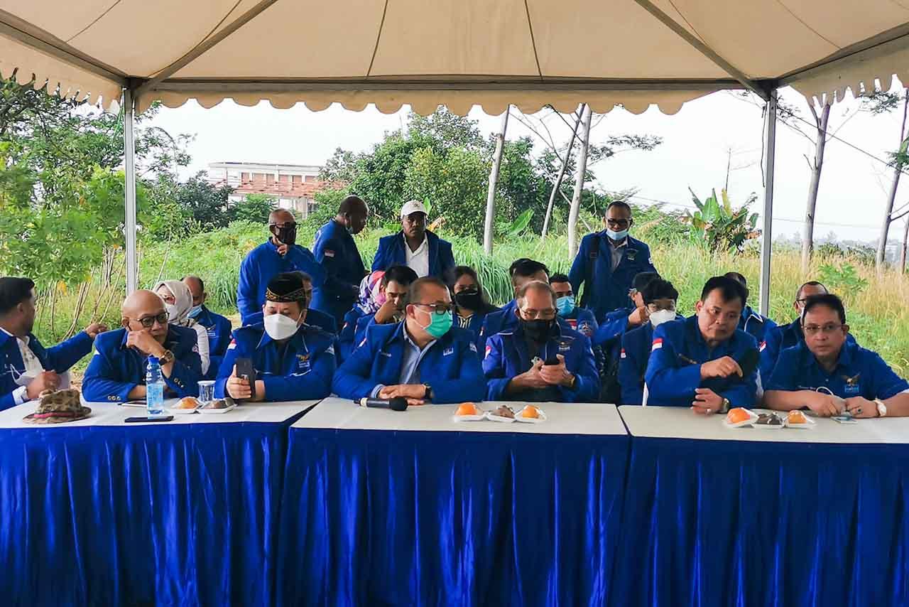 Awan Hitam Selimuti...