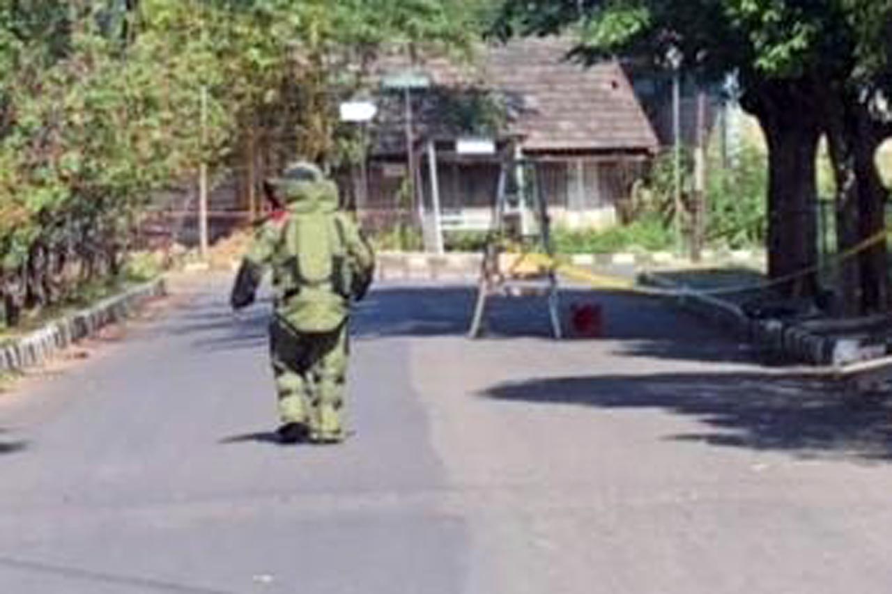 Polisi Evakuasi Benda...