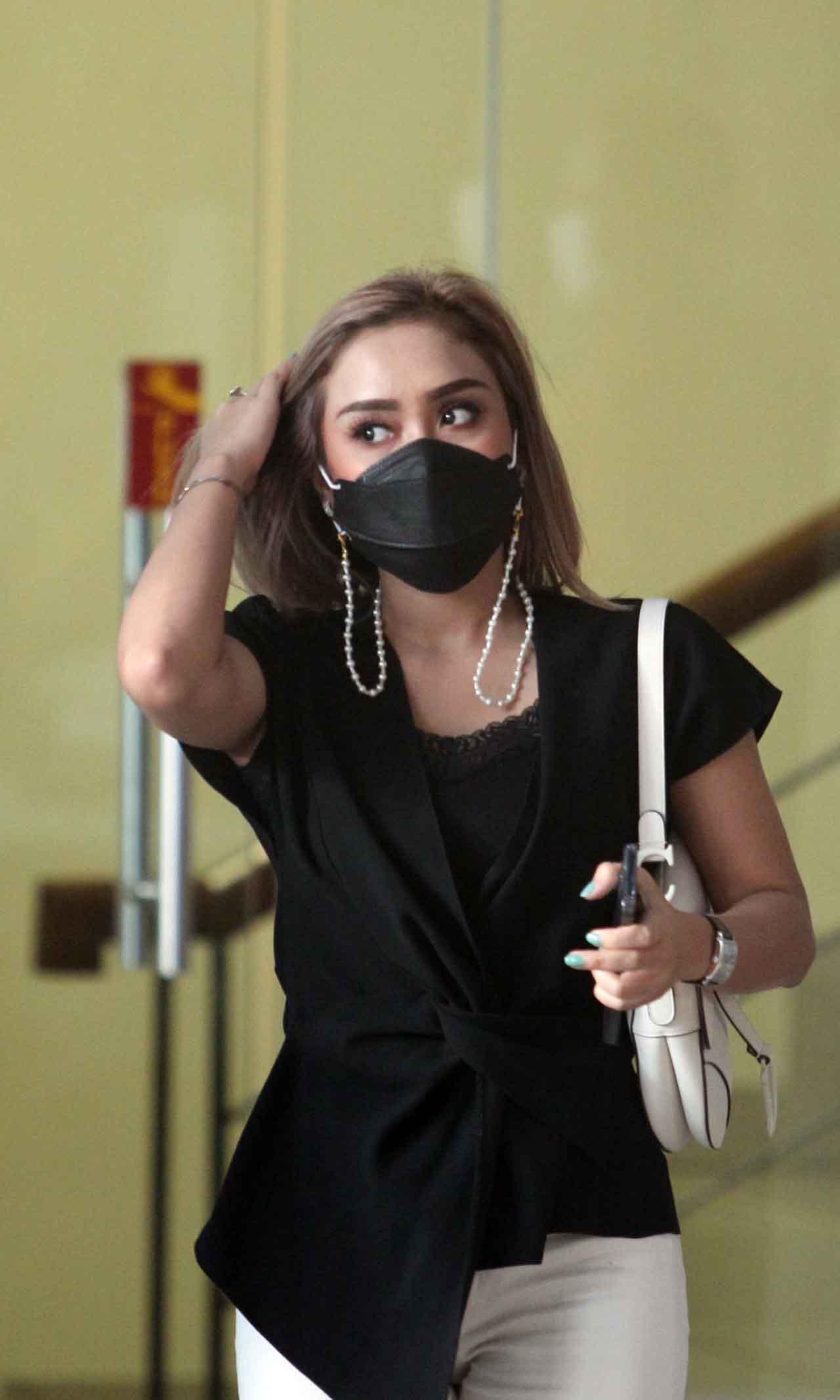 Tak Sampai Dua Jam Diperiksa,...