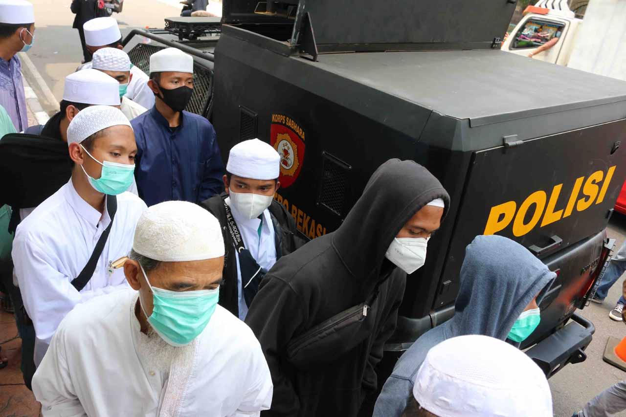Kawal Sidang Habib Rizieq,...