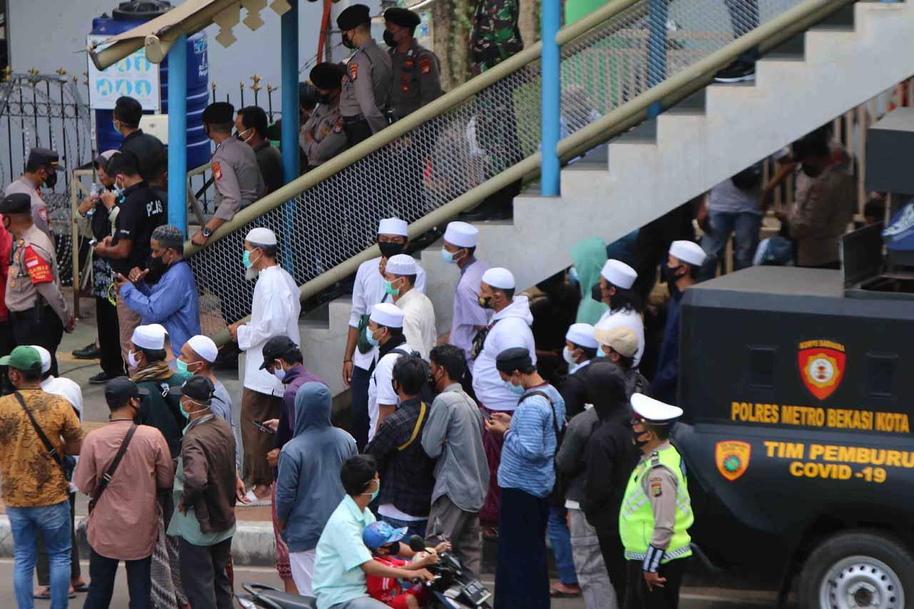 Kawal Sidang Habib Rizieq,...