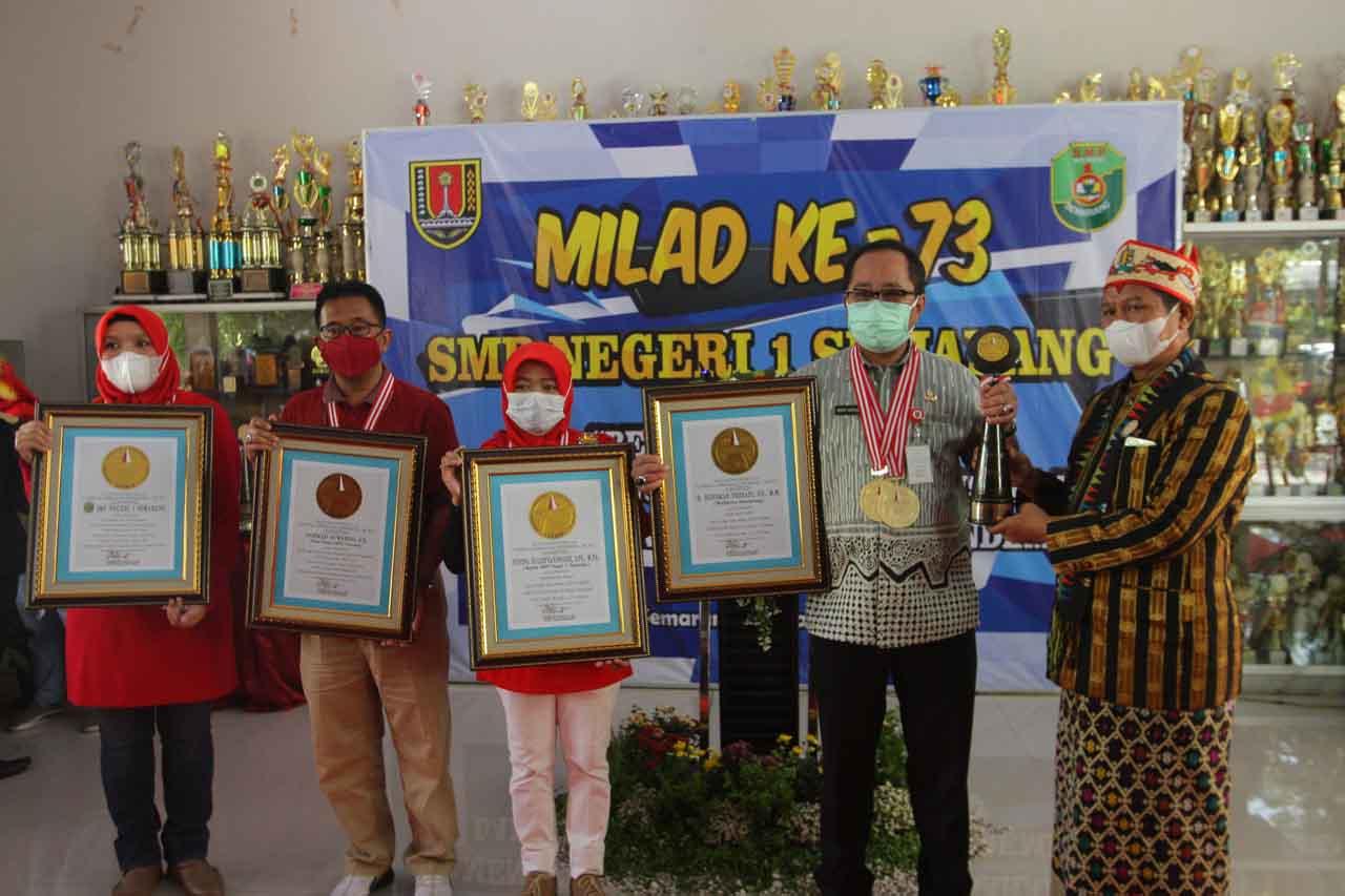 Siswa SMPN 1 Semarang...