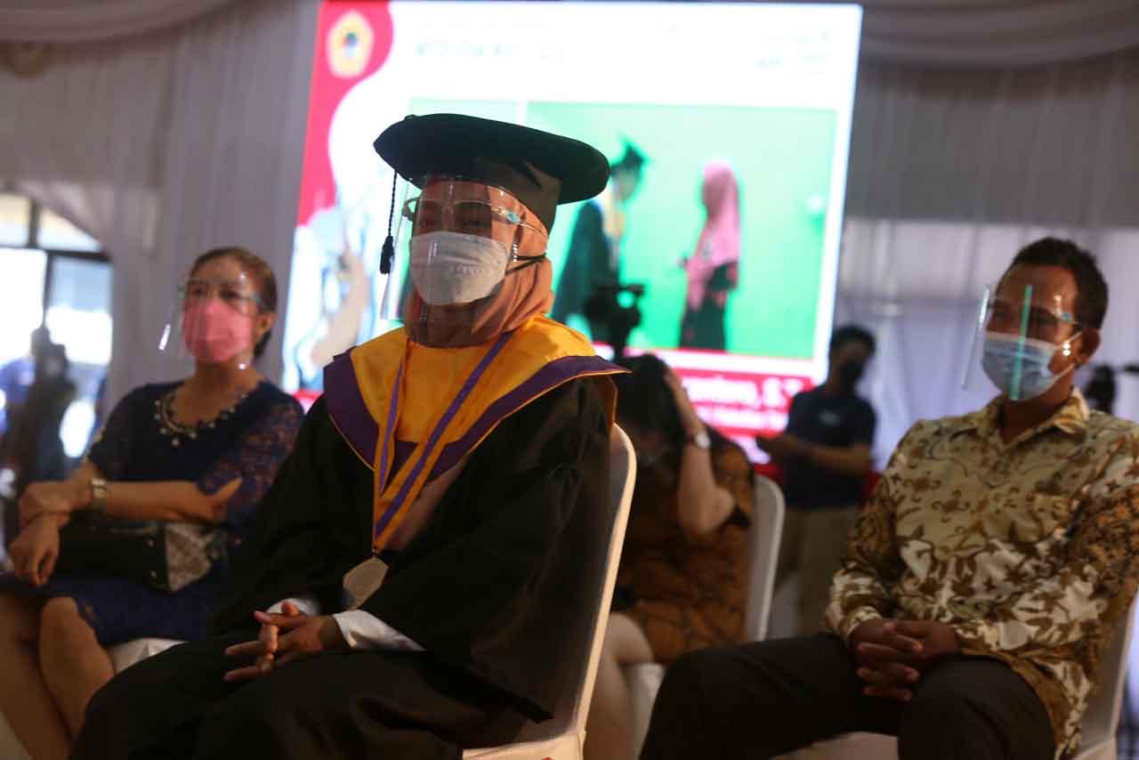 Untag Surabaya Kukuhkan...