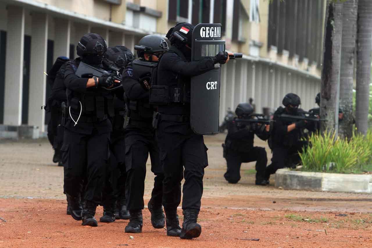Brimob Polda Gelar Latihan...