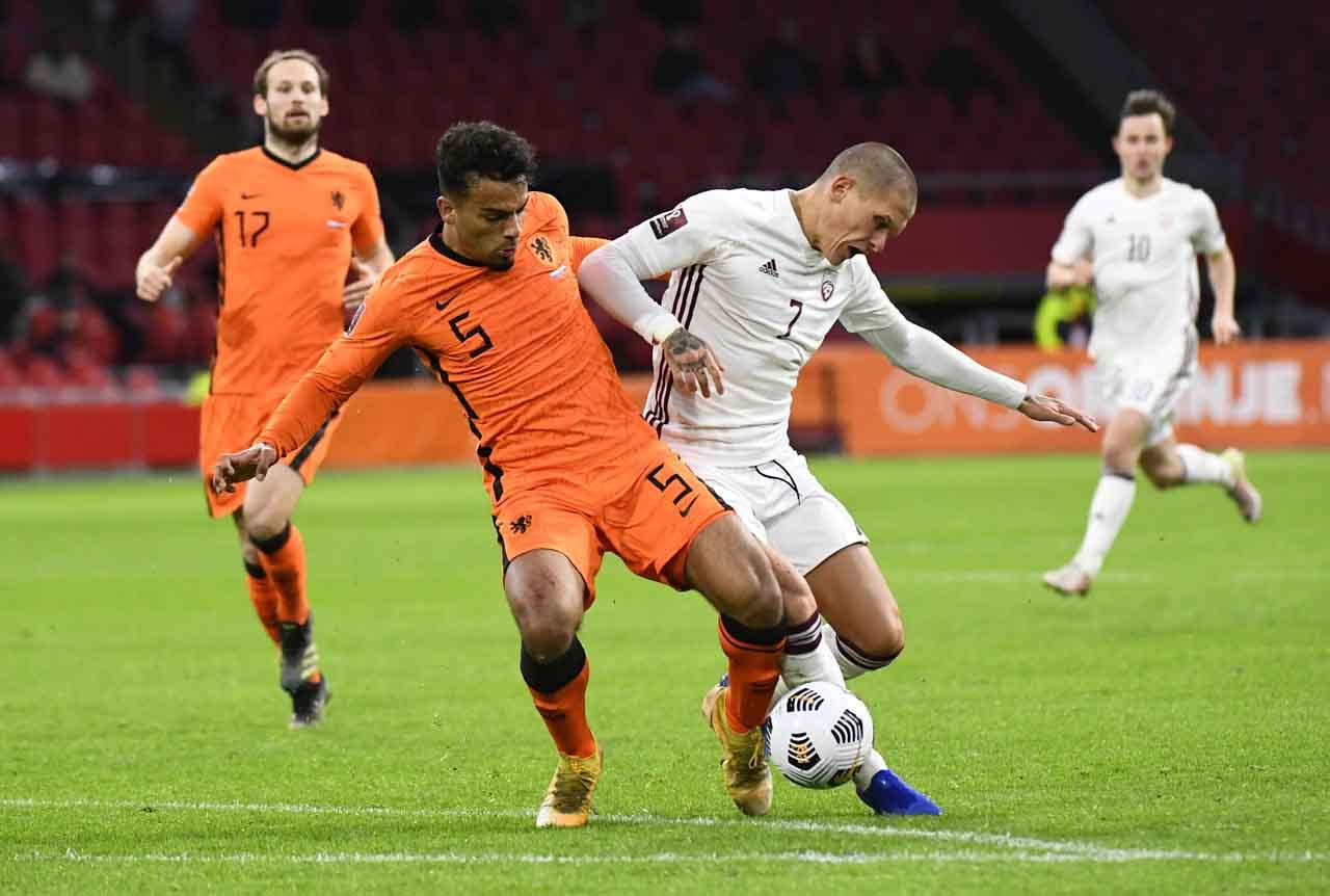 Belanda Tundukkan Latvia...