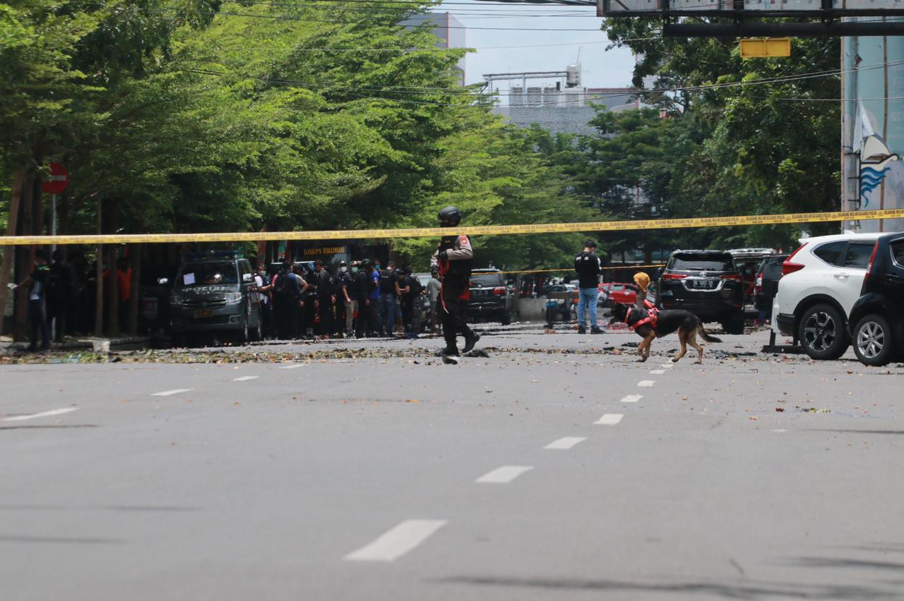 Polisi Kerahkan Anjing...