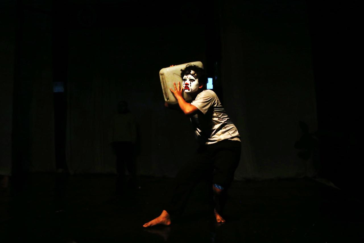 Teater 2-puluh Pentaskan...