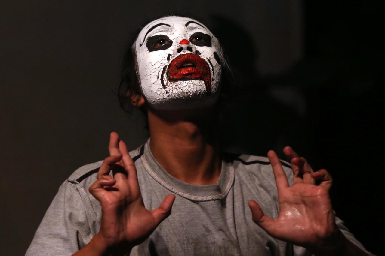 Teater 2-puluh Pentaskan...