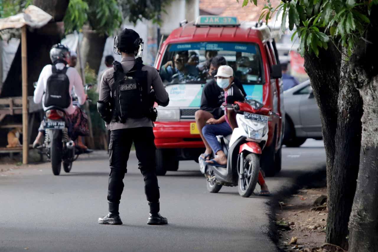 Antusias Warga Tonton...