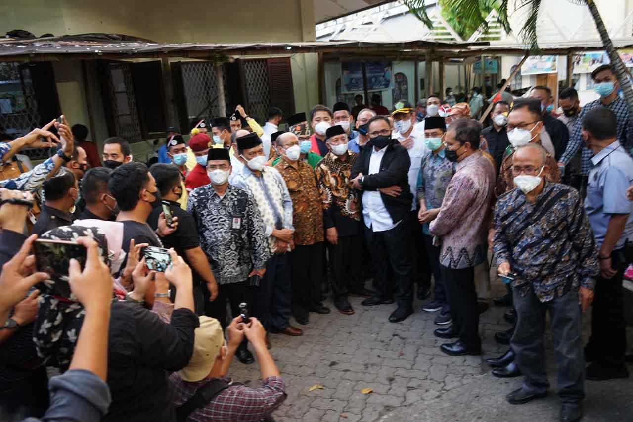 Menteri Agama Kunjungi...