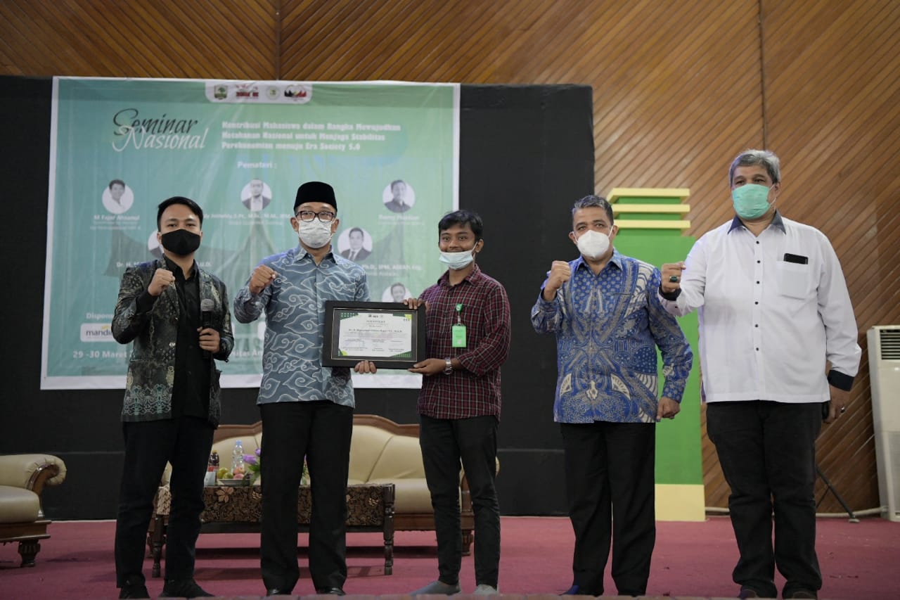 Ridwan Kamil Hadiri...