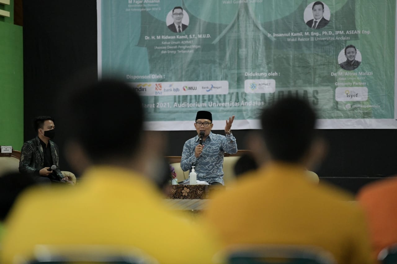 Ridwan Kamil Hadiri...