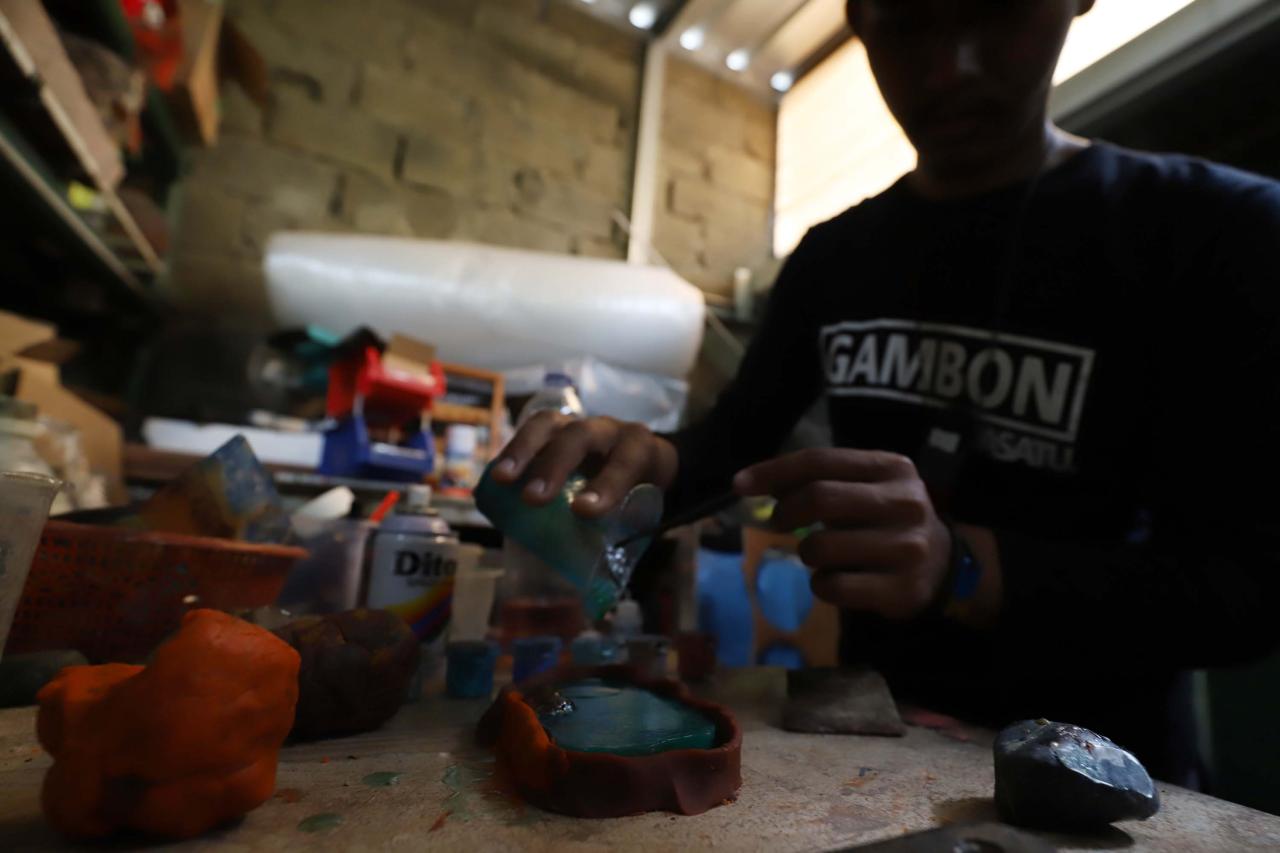 Kerajinan Berbahan Resin...