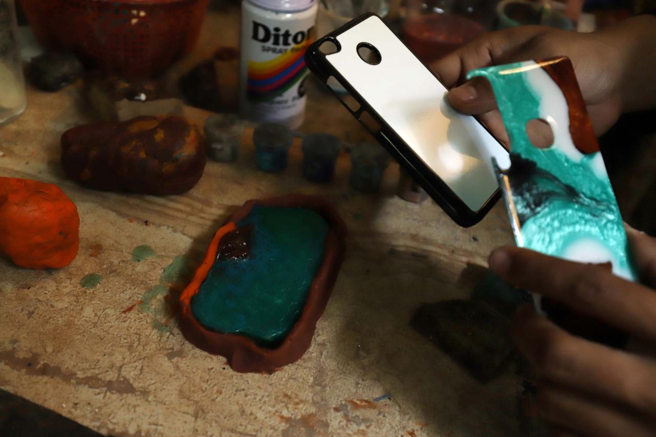 Kerajinan Berbahan Resin...