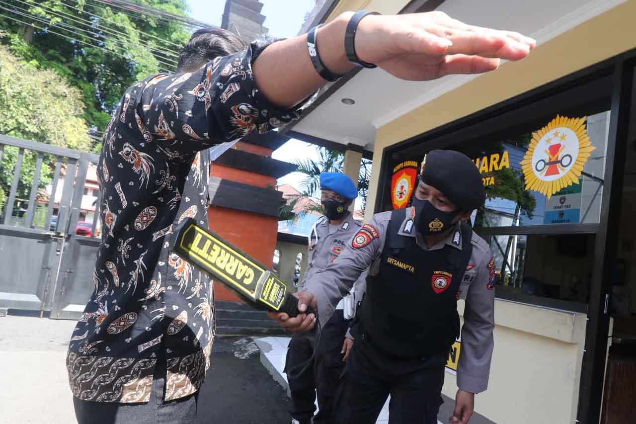 Pasca Bom Makassar,...