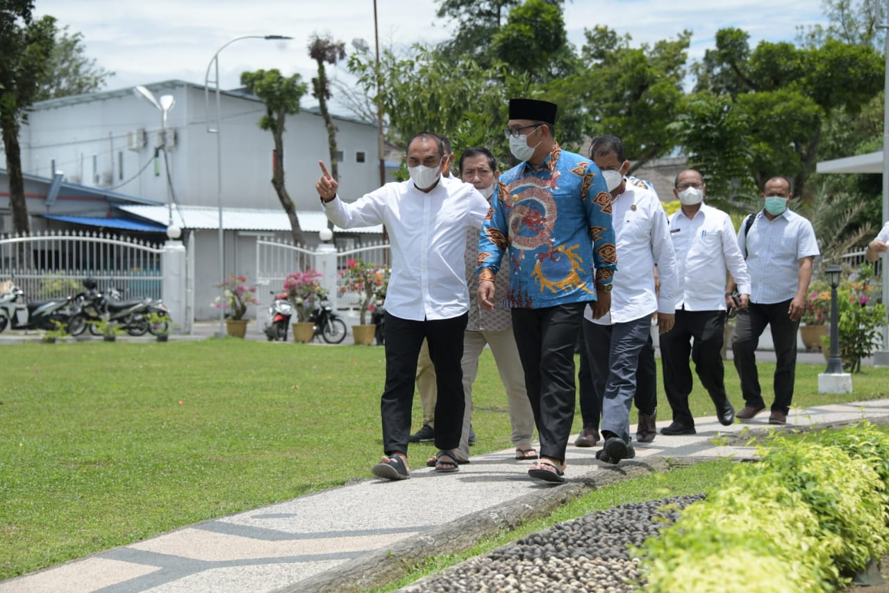 Dari Padang, Ridwan...