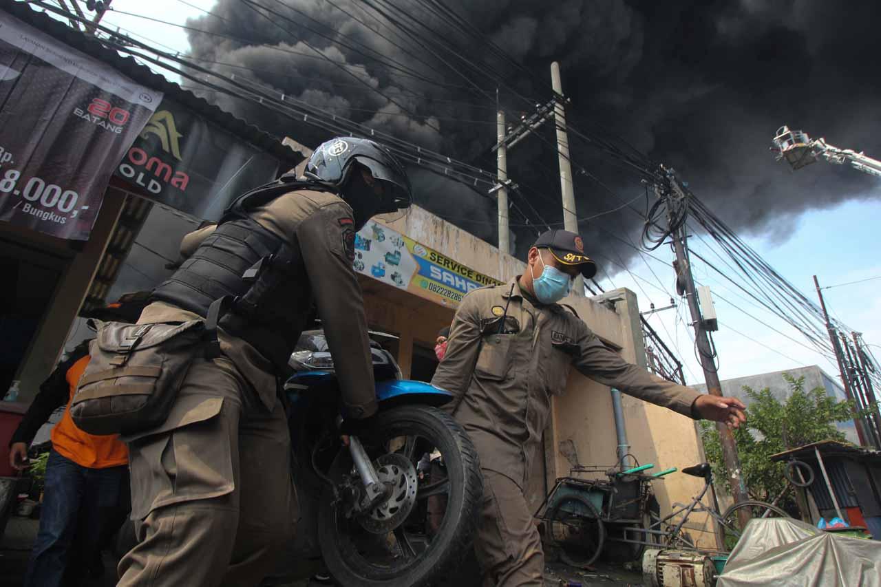 Kebakaran Gudang Palet...