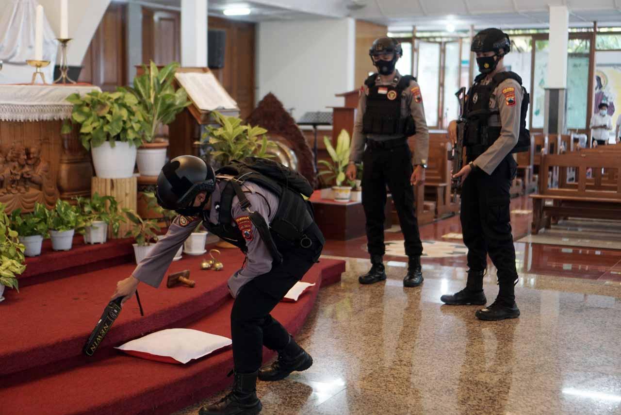 Sterilisasi Gereja Jelang...